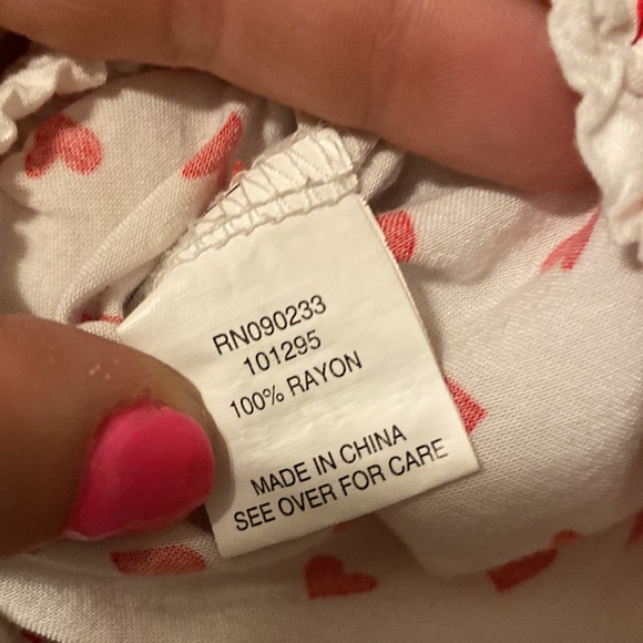 Adorable 2 piece set with ❤️ red hearts all over 😍😍😍 - Picture 9 of 16